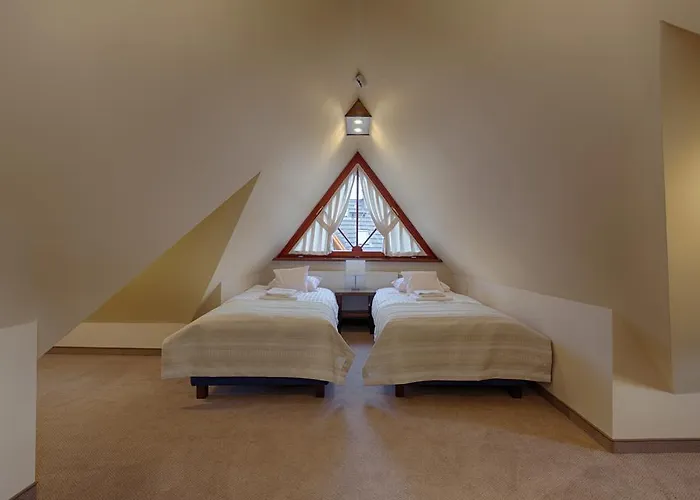 Kmicic Oda ve Kahvaltı 3*