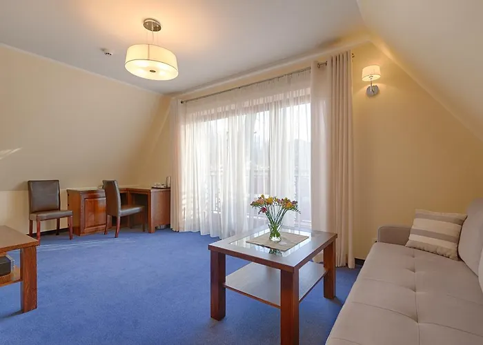 Kmicic Oda ve Kahvaltı 3*