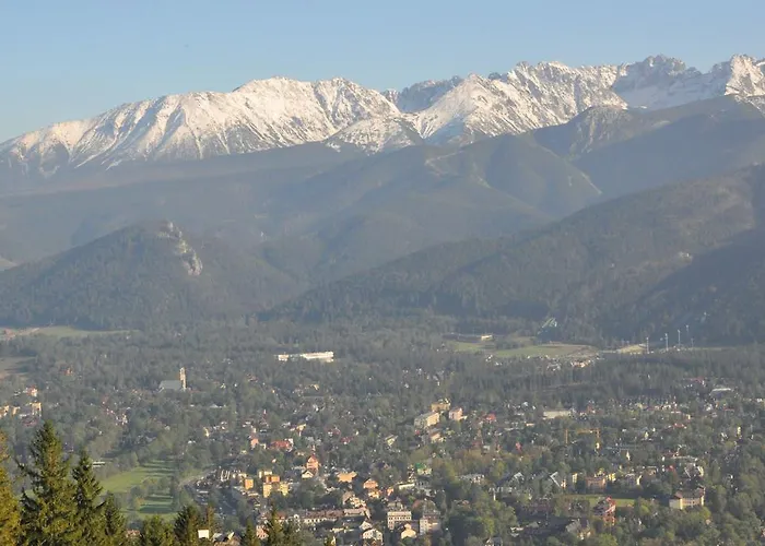 Kmicic Oda ve Kahvaltı 3*